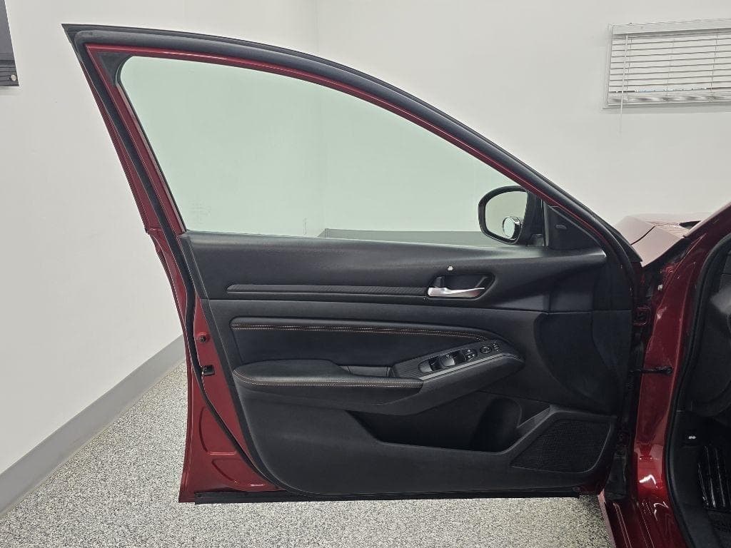 2019 NISSAN Altima - Image 24