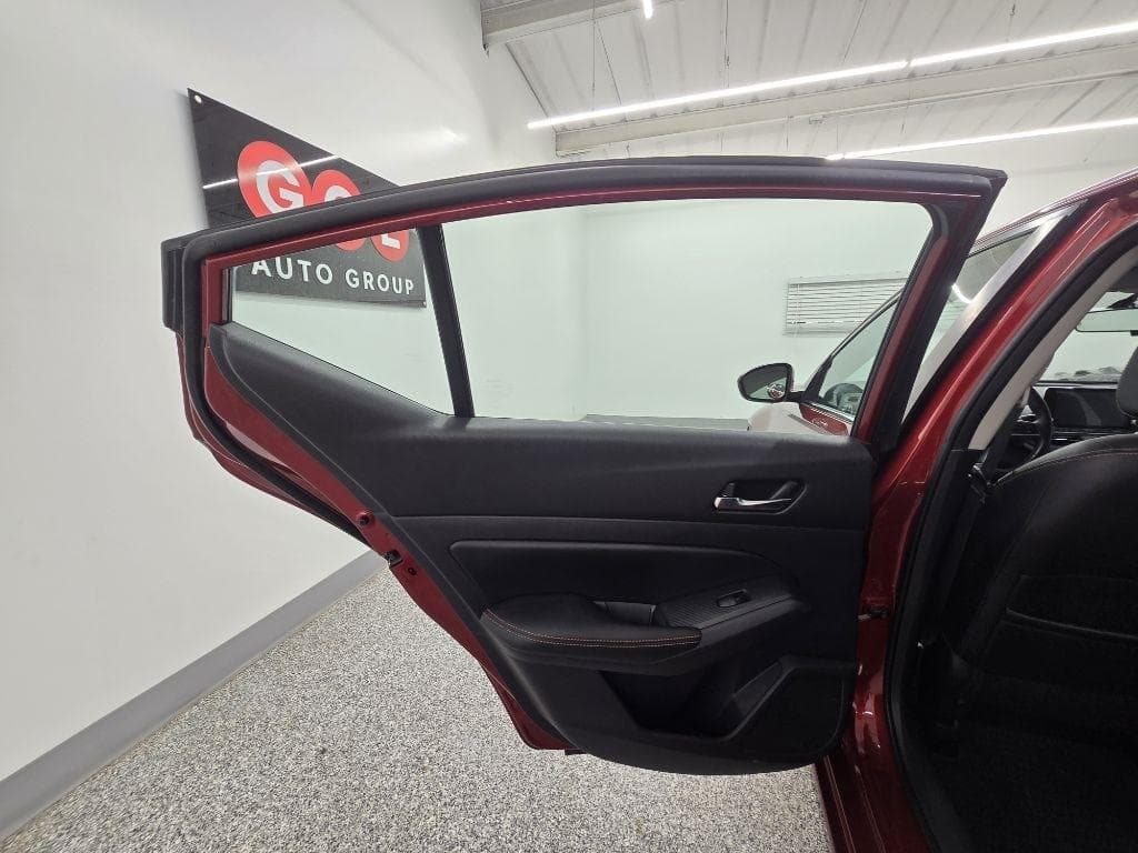 2019 NISSAN Altima - Image 25