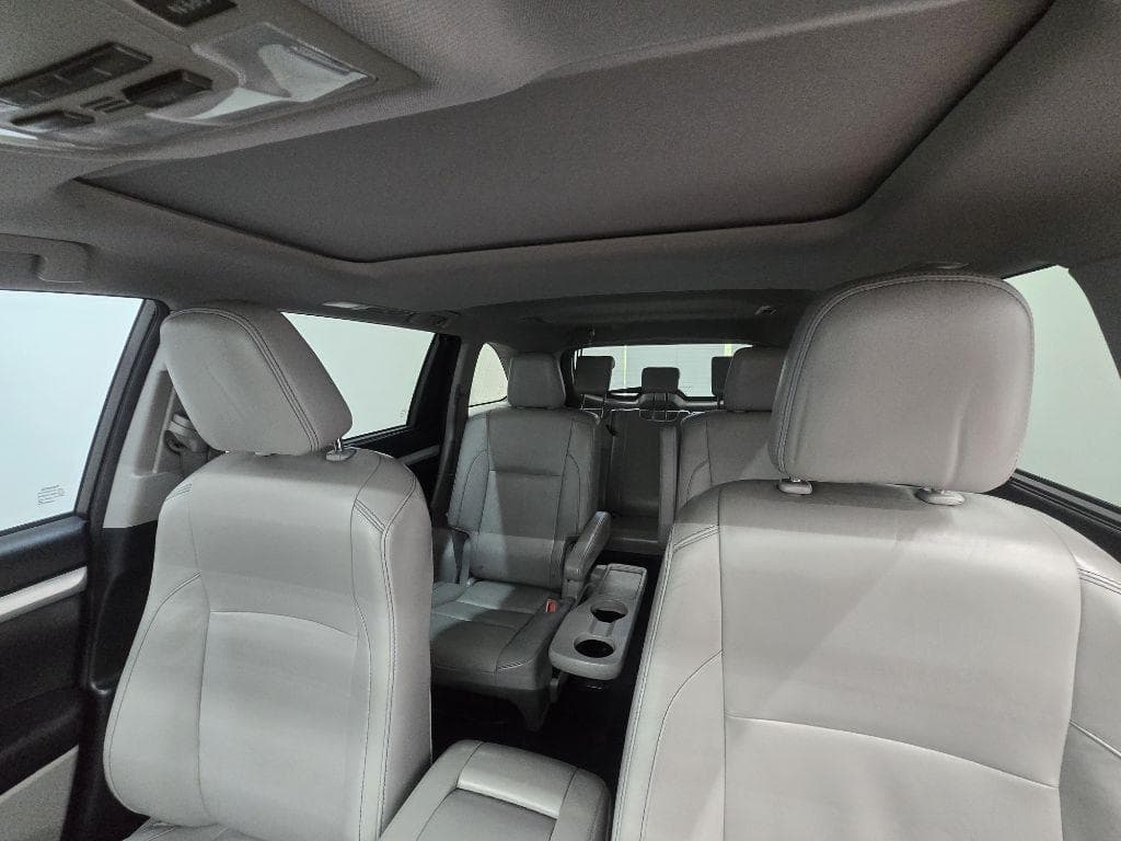 2015 TOYOTA Highlander - Image 8