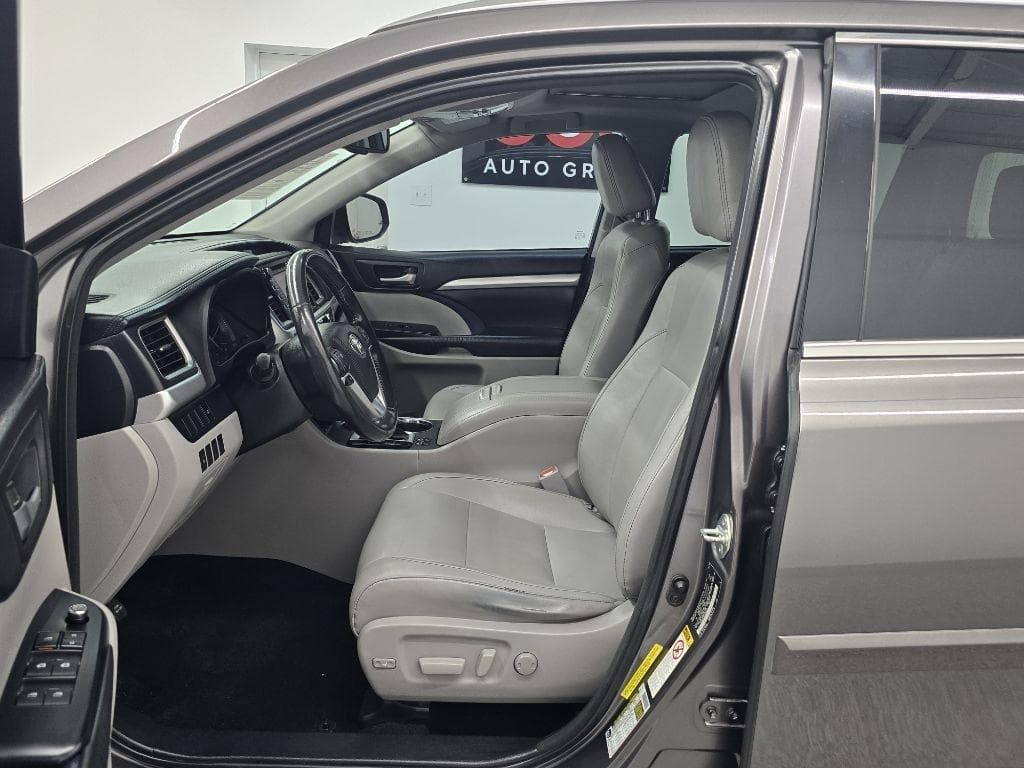 2015 TOYOTA Highlander - Image 10