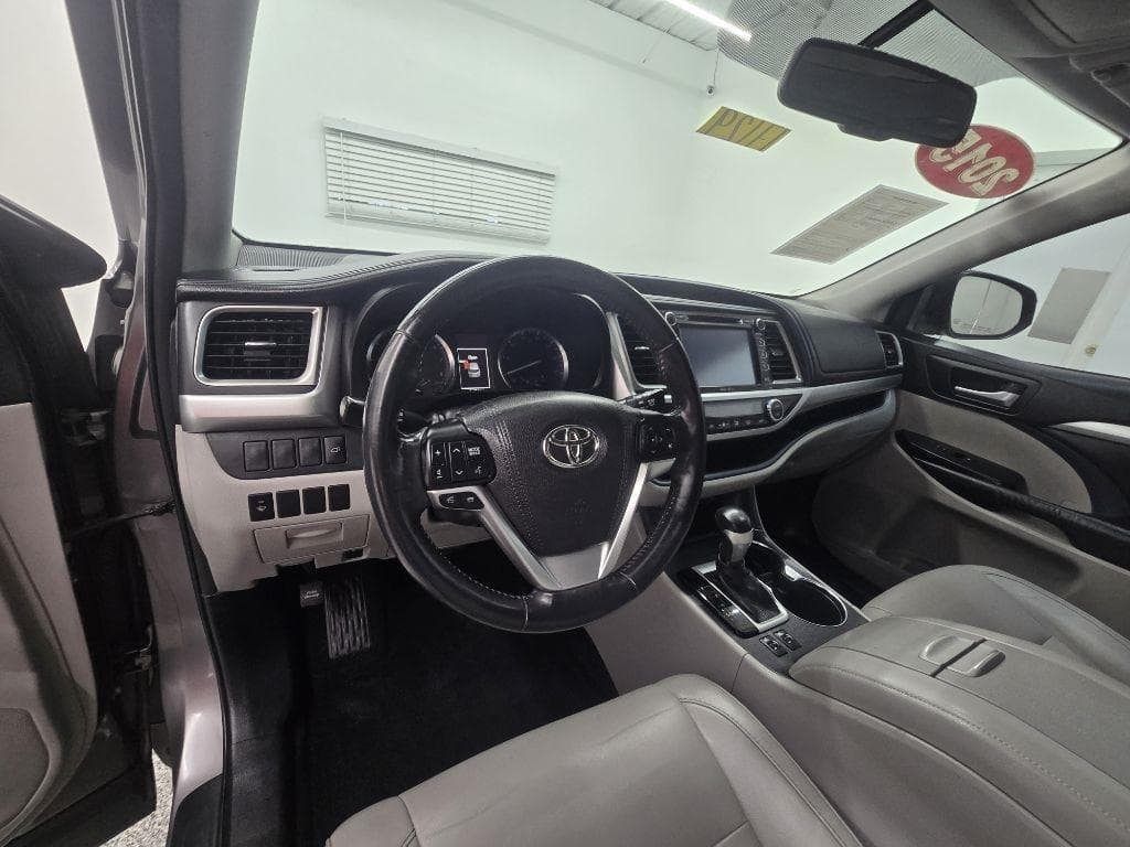 2015 TOYOTA Highlander - Image 12