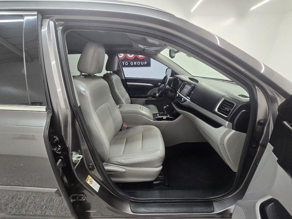 2015 TOYOTA Highlander - Image 19