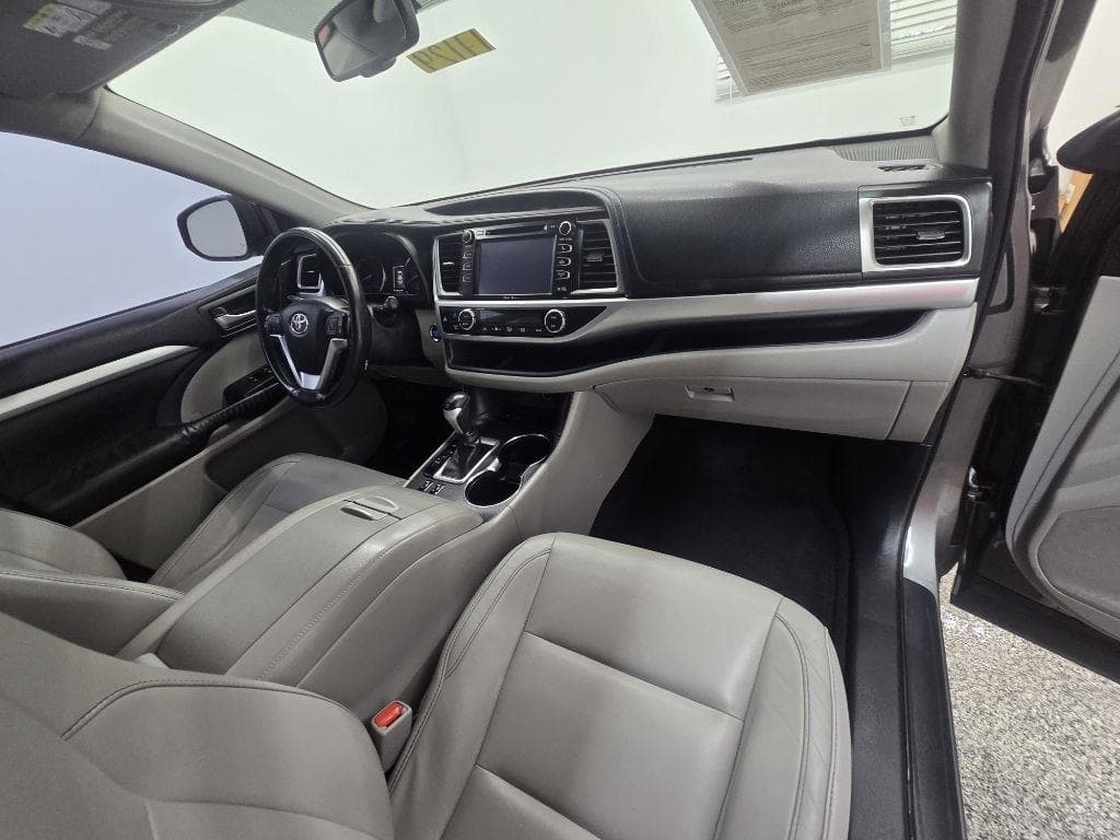 2015 TOYOTA Highlander - Image 20