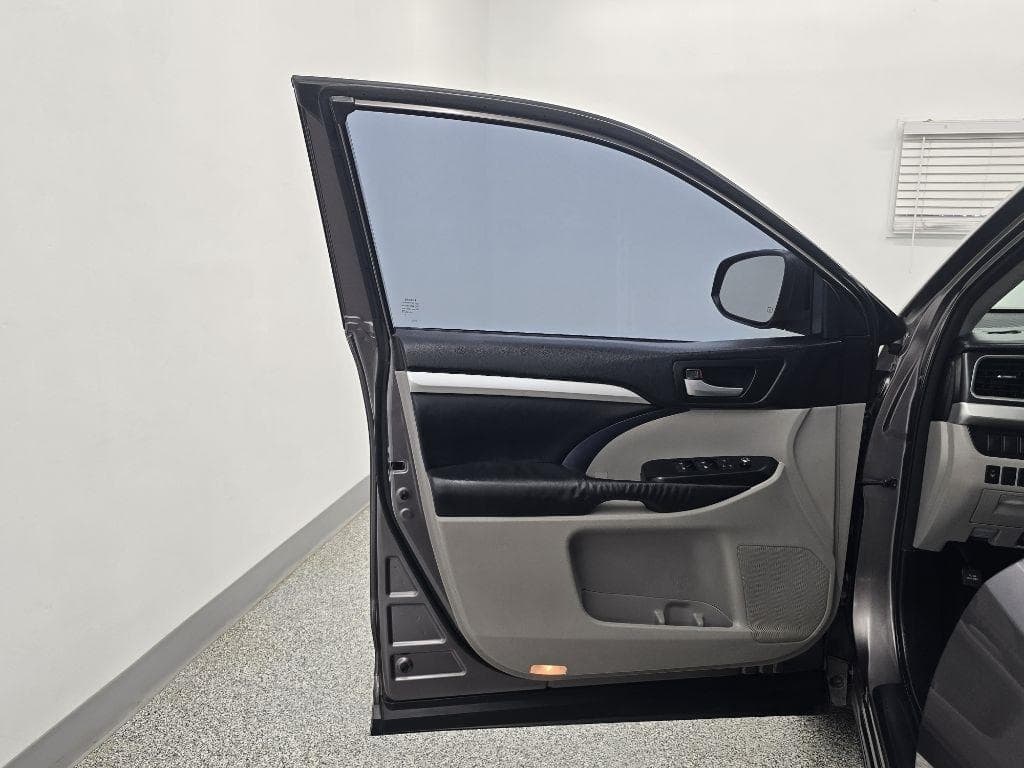2015 TOYOTA Highlander - Image 25