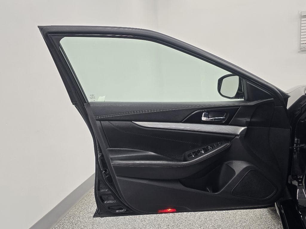 2018 NISSAN Maxima - Image 30