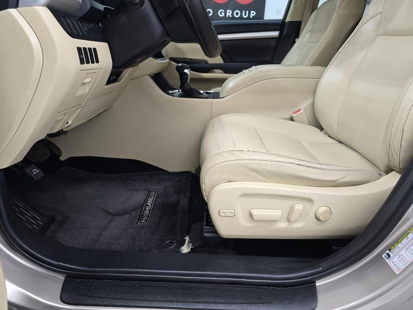 2015 TOYOTA Highlander - Image 9