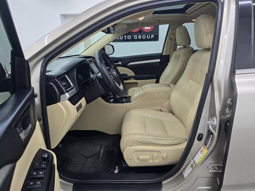 2015 TOYOTA Highlander - Image 11