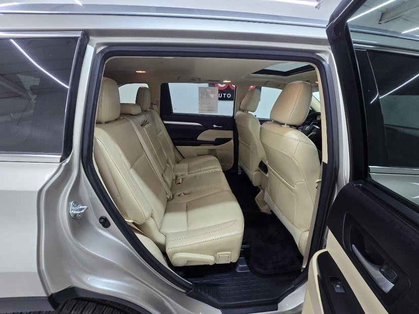 2015 TOYOTA Highlander - Image 19