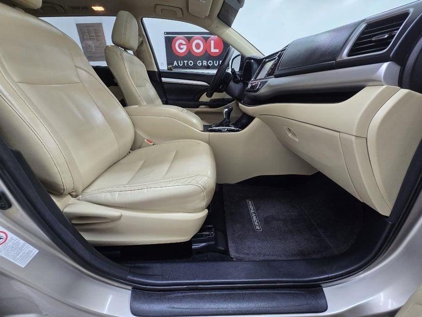 2015 TOYOTA Highlander - Image 20