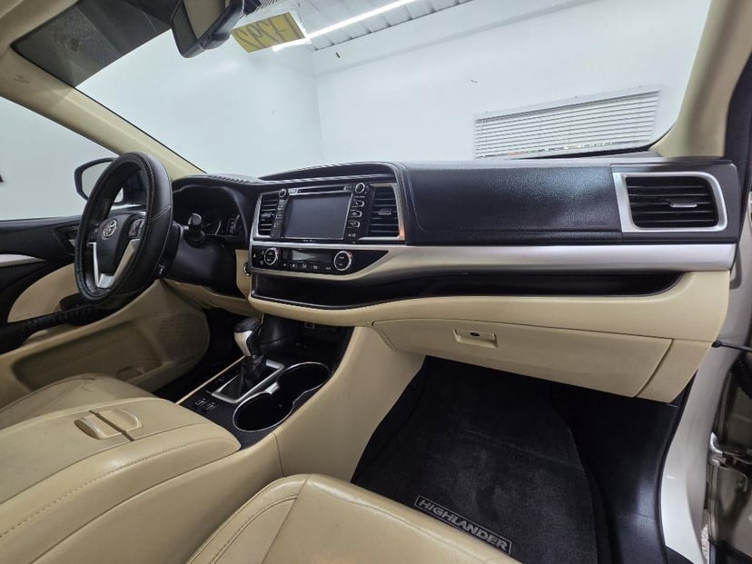 2015 TOYOTA Highlander - Image 22