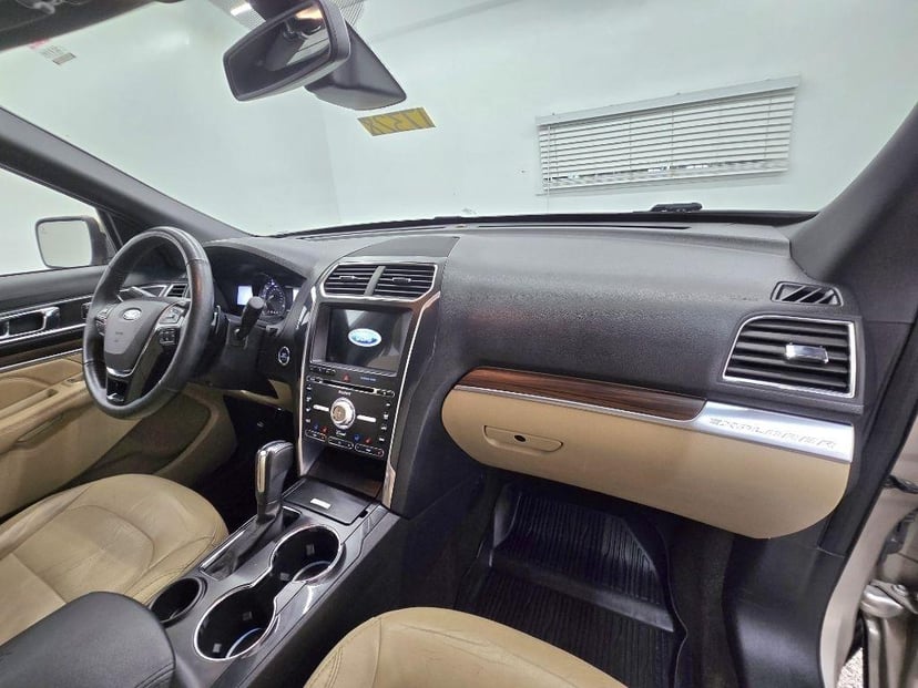 2017 FORD Explorer - Image 22