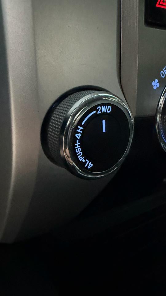 2016 TOYOTA Tundra - Image 32