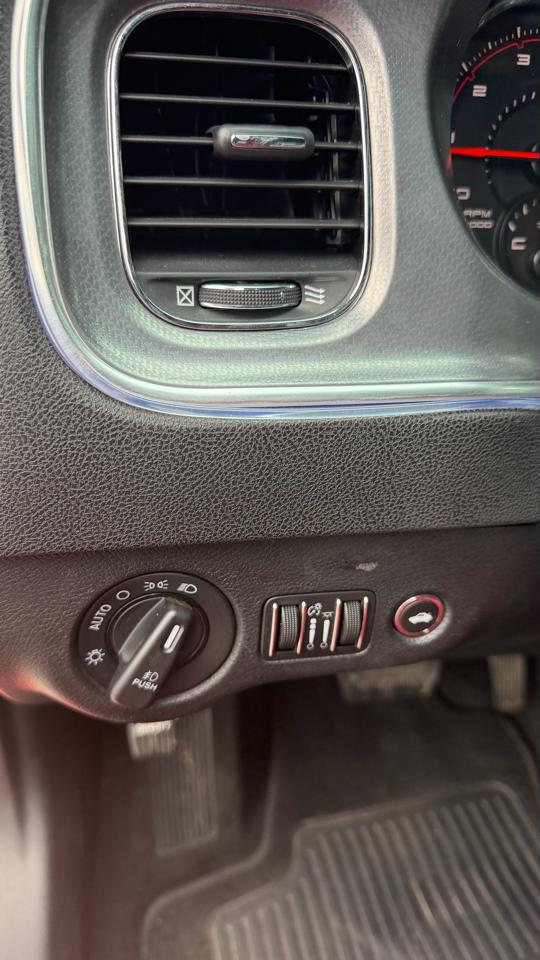 2014 DODGE Charger - Image 20