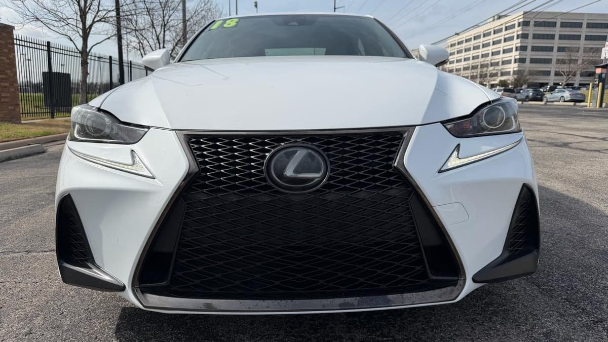 2018 Lexus IS - Image 2