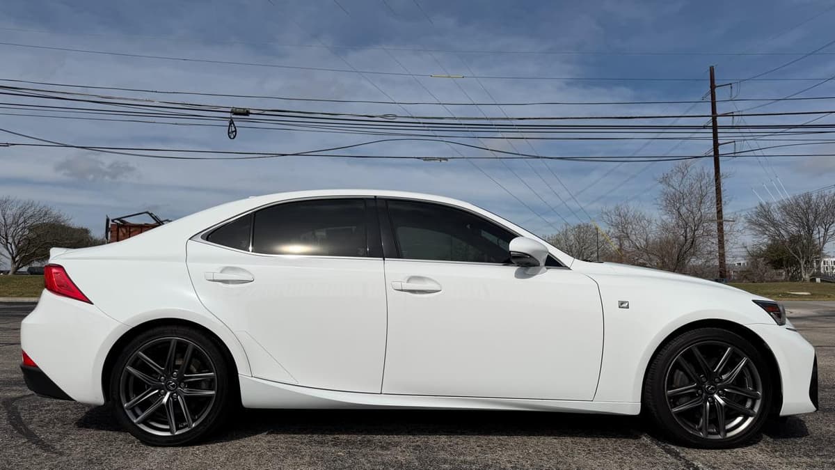 2018 Lexus IS - Image 4