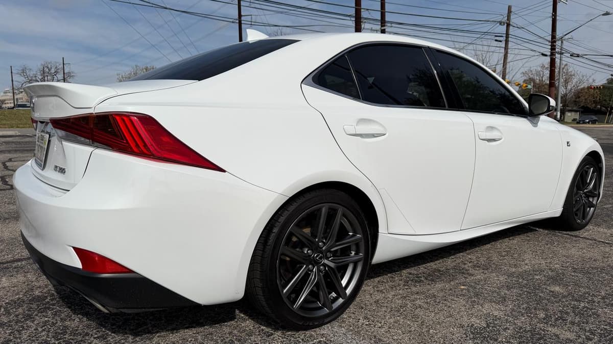 2018 Lexus IS - Image 5