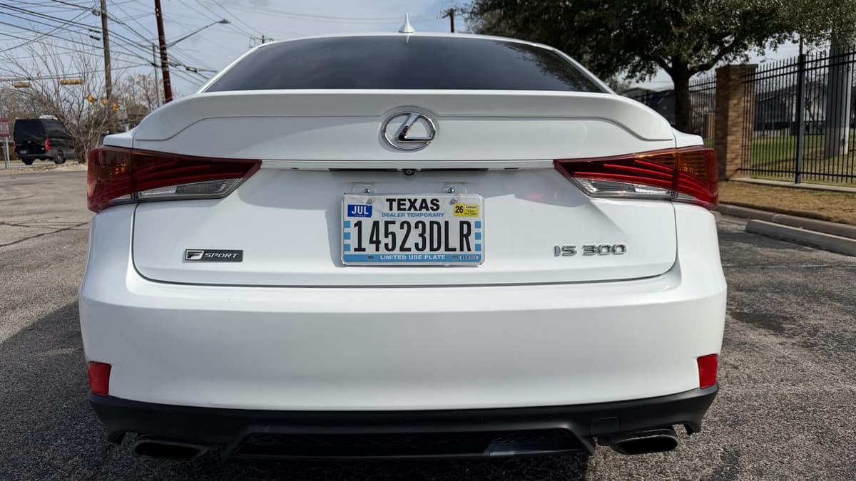 2018 Lexus IS - Image 6