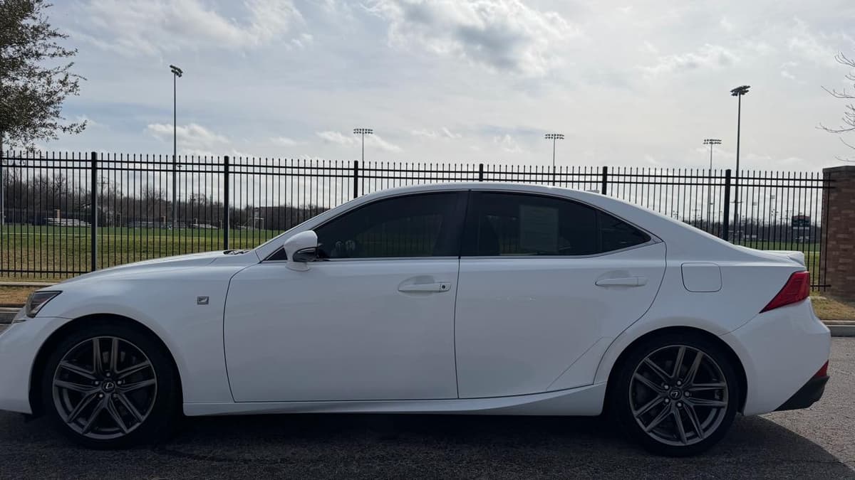 2018 Lexus IS - Image 8