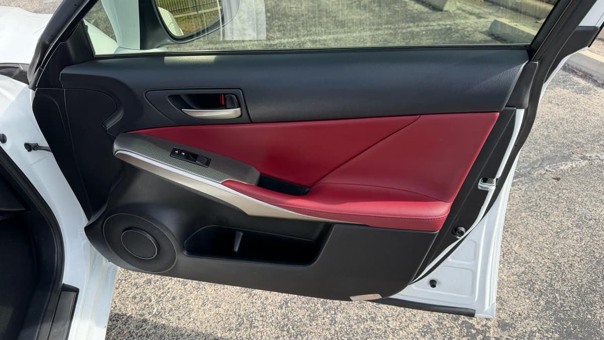 2018 Lexus IS - Image 13