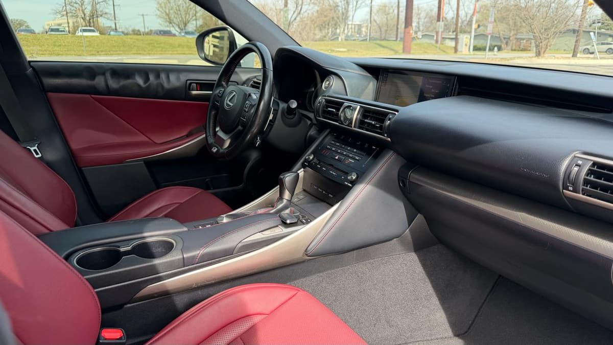 2018 Lexus IS - Image 14