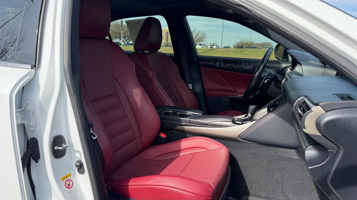 2018 Lexus IS - Image 15