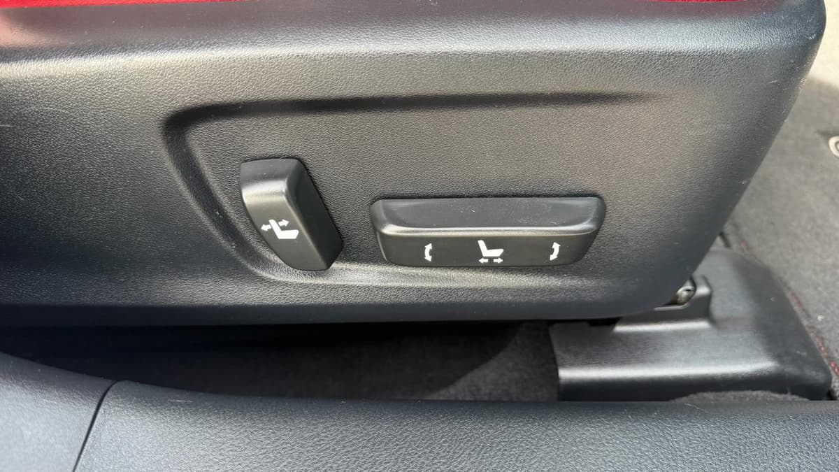 2018 Lexus IS - Image 16