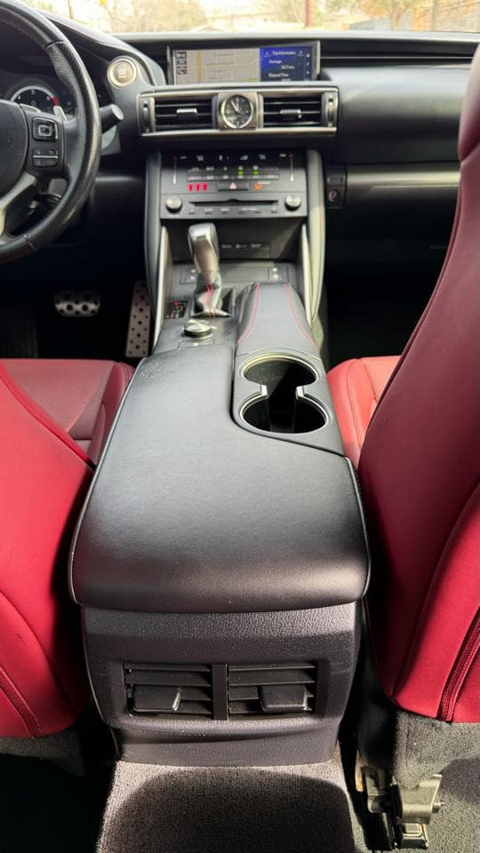 2018 Lexus IS - Image 18