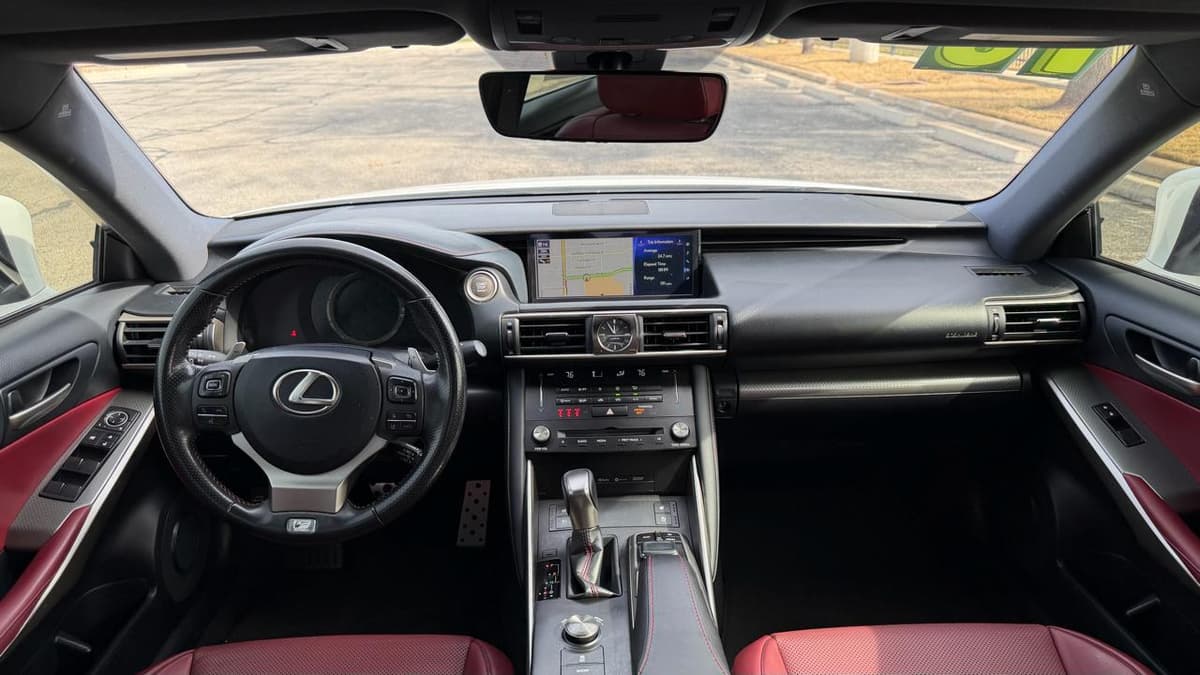 2018 Lexus IS - Image 19
