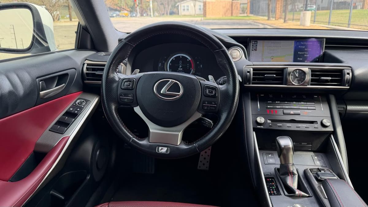 2018 Lexus IS - Image 20