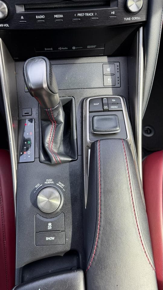 2018 Lexus IS - Image 21