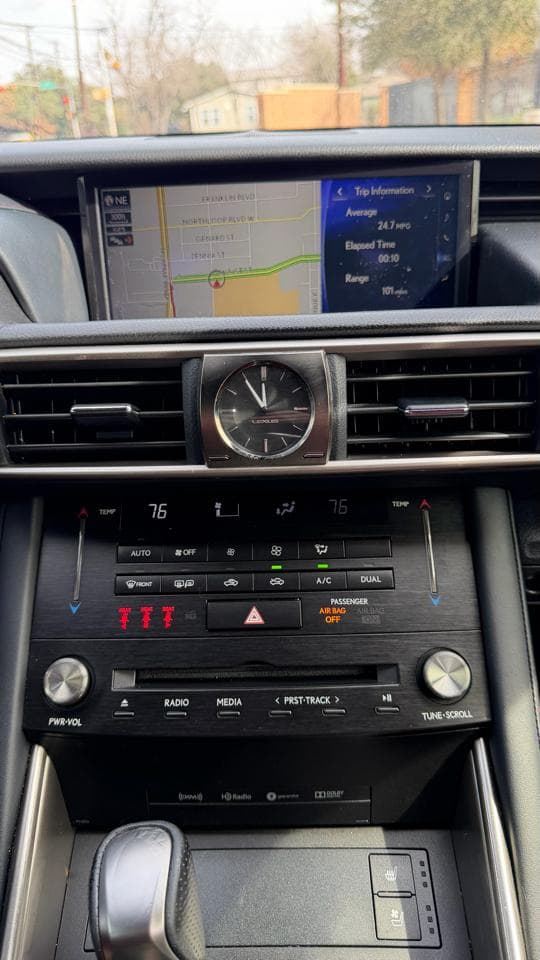 2018 Lexus IS - Image 22