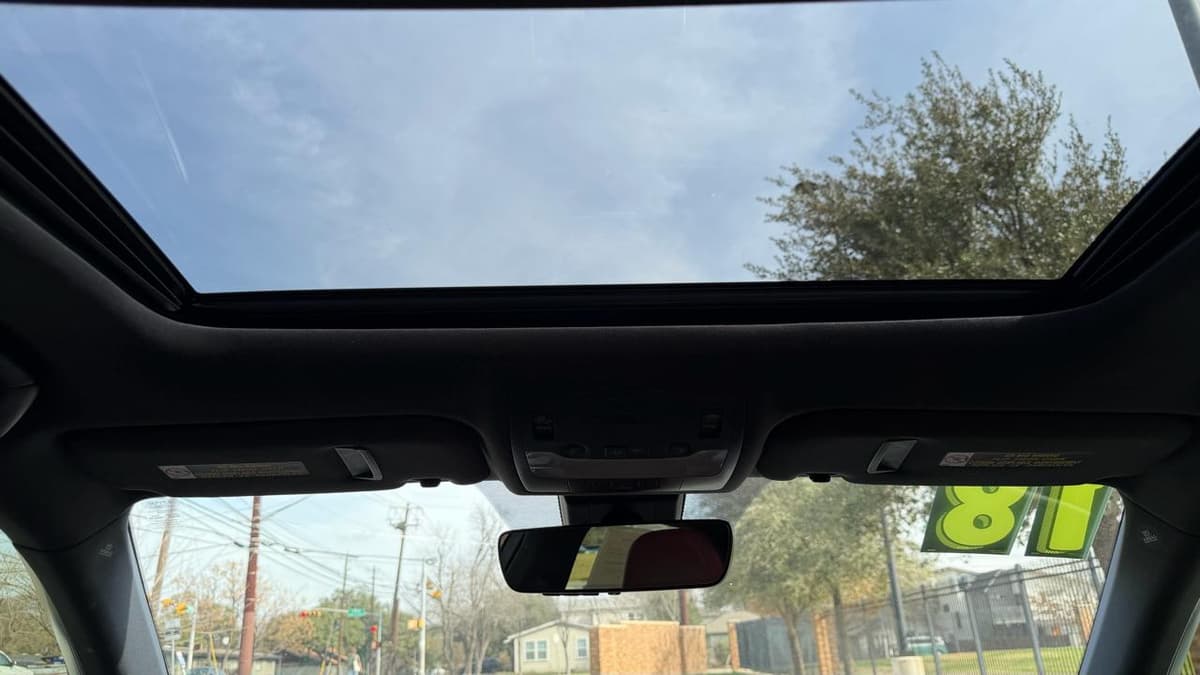 2018 Lexus IS - Image 23