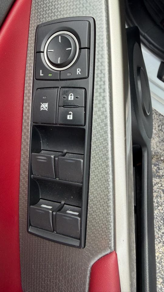 2018 Lexus IS - Image 24