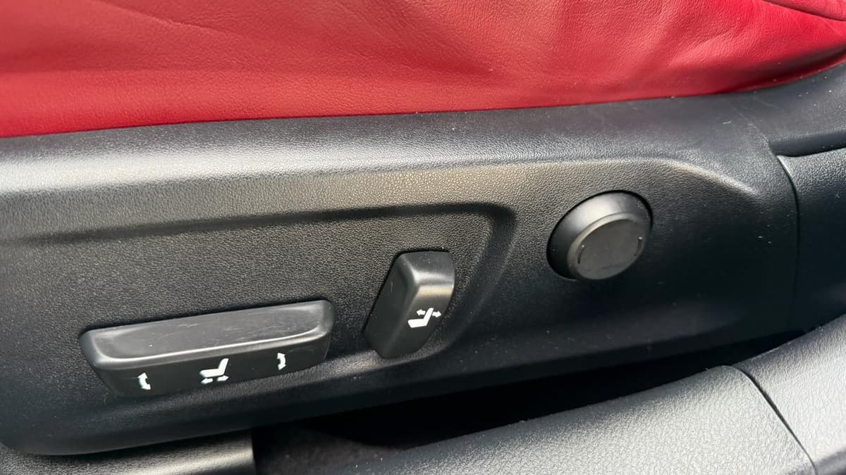 2018 Lexus IS - Image 25