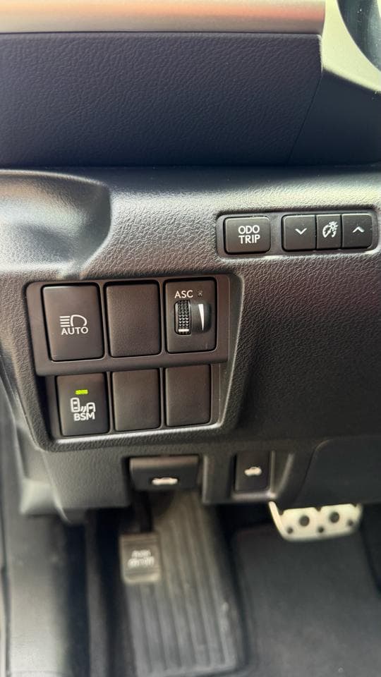 2018 Lexus IS - Image 26