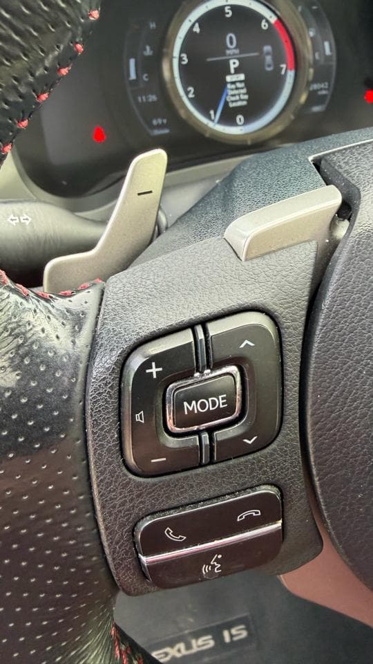 2018 Lexus IS - Image 27