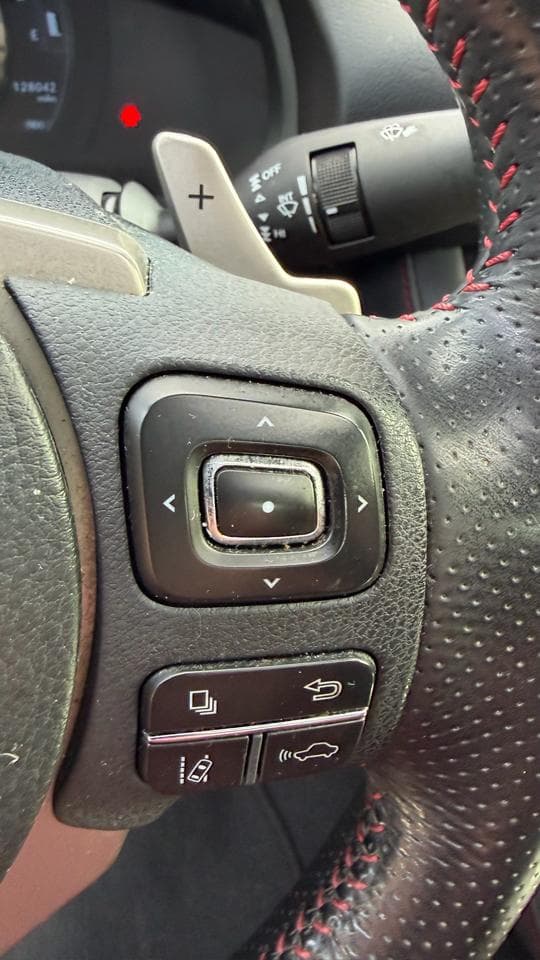 2018 Lexus IS - Image 28