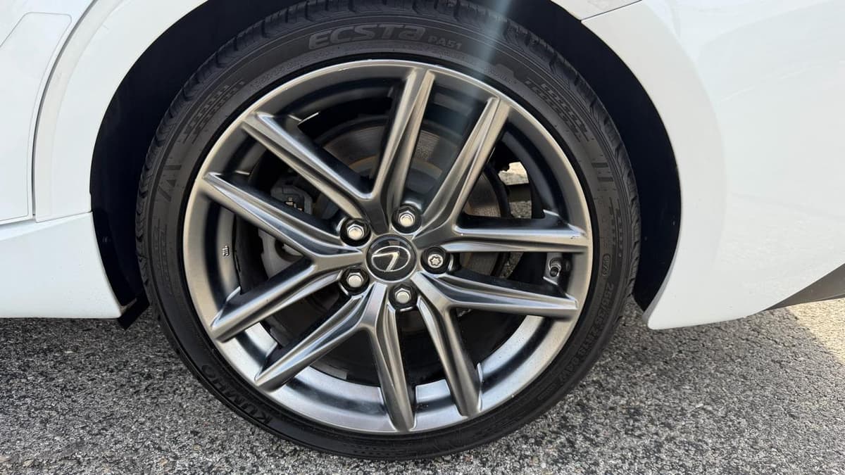 2018 Lexus IS - Image 35