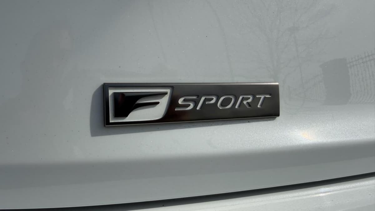 2018 Lexus IS - Image 36