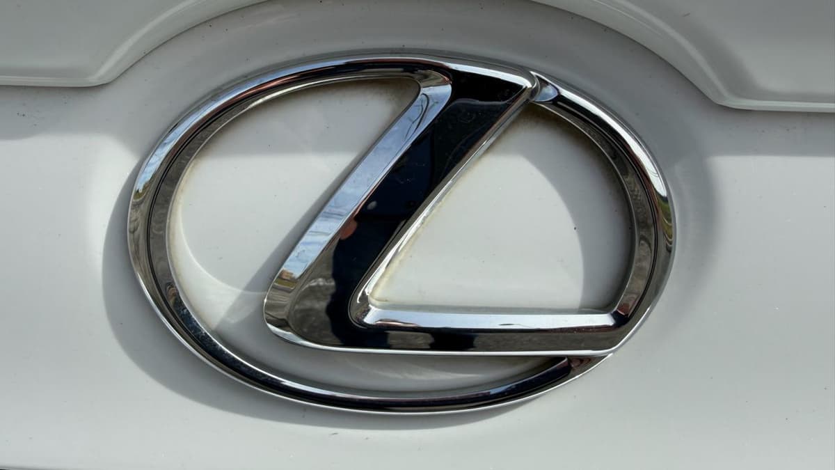 2018 Lexus IS - Image 38