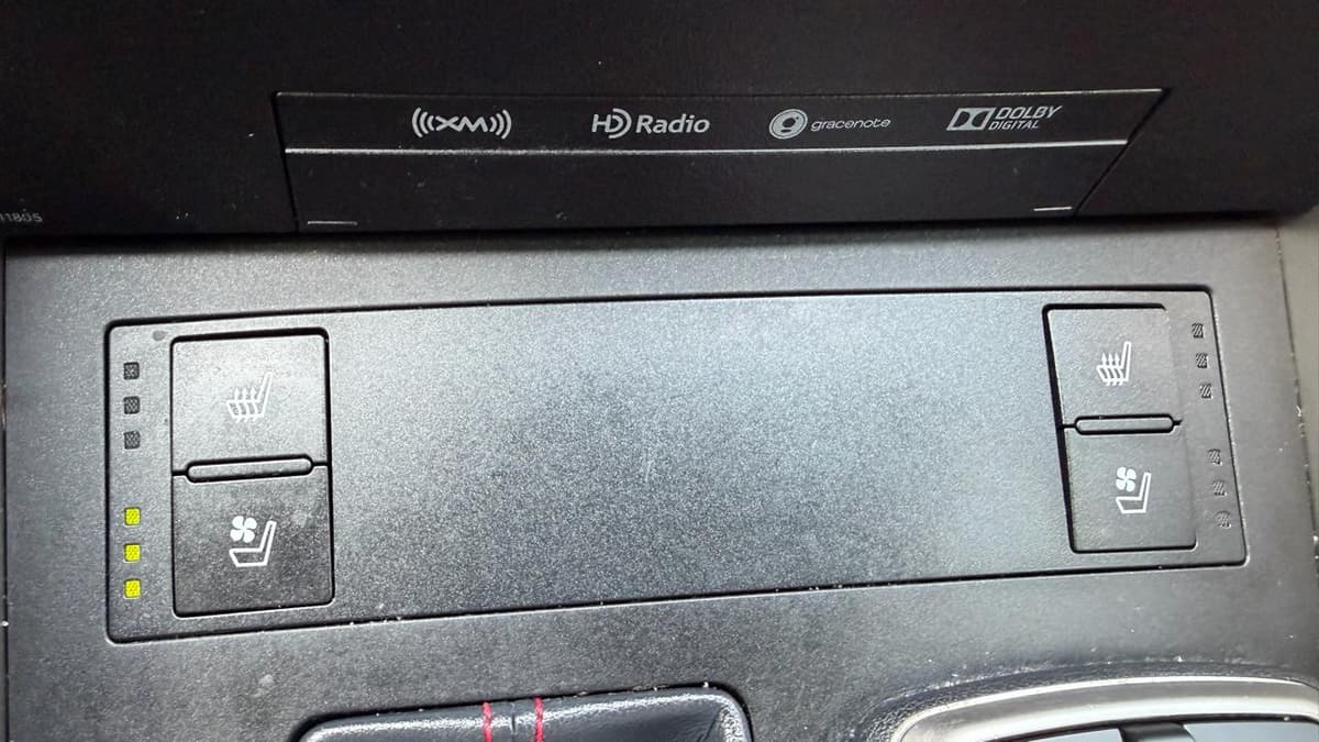 2018 Lexus IS - Image 42