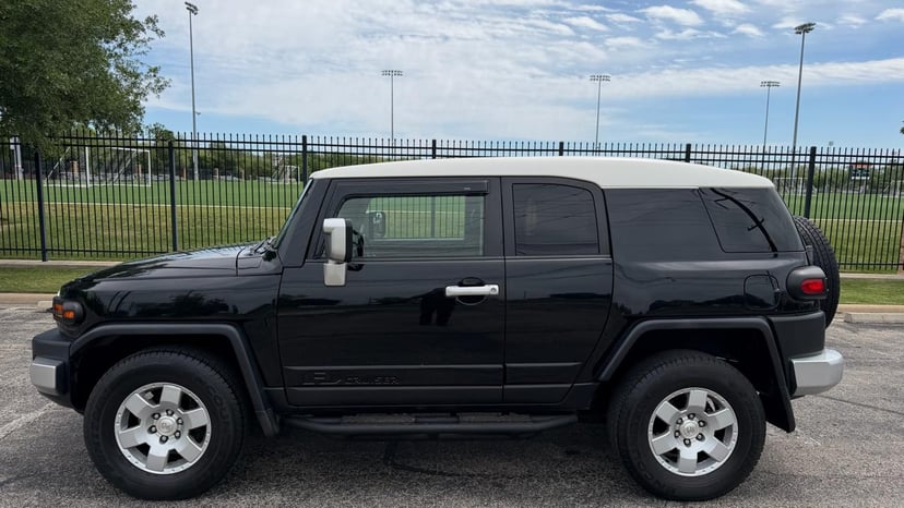 2007 TOYOTA FJ - Image 8