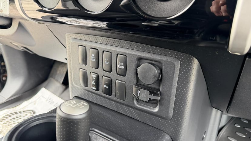 2007 TOYOTA FJ - Image 21