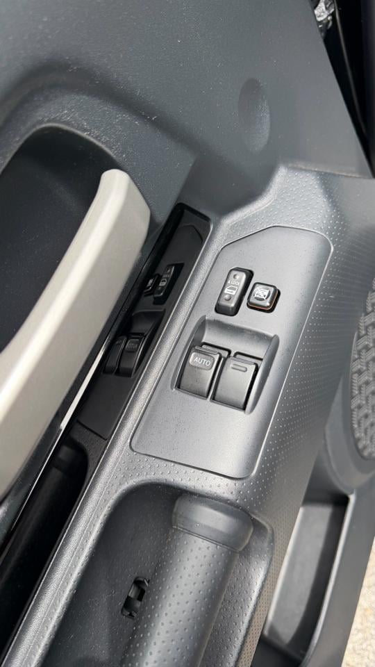 2007 TOYOTA FJ - Image 29