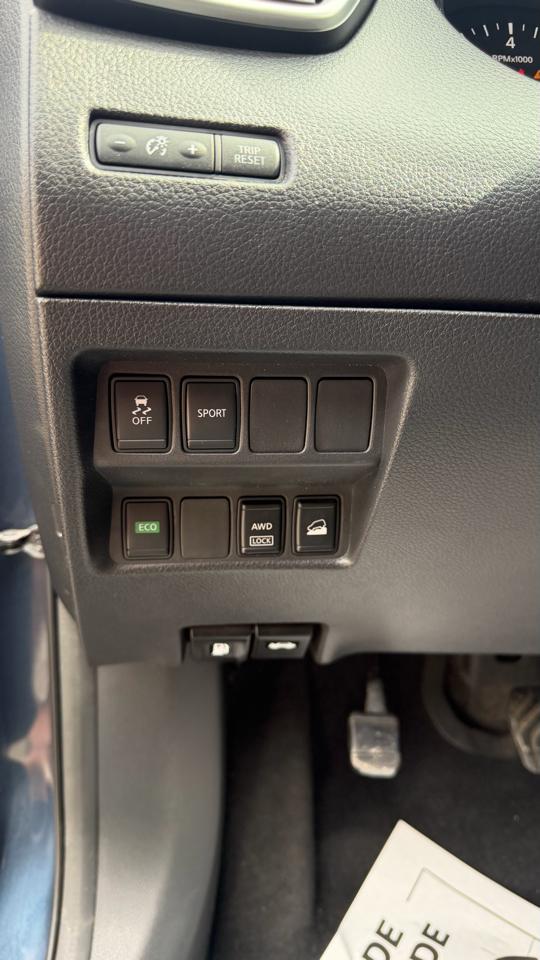 2015 NISSAN Rogue - Image 9