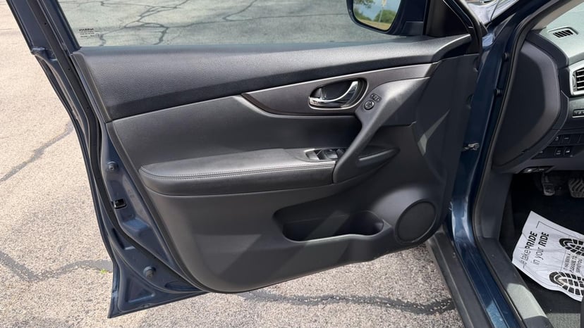 2015 NISSAN Rogue - Image 14