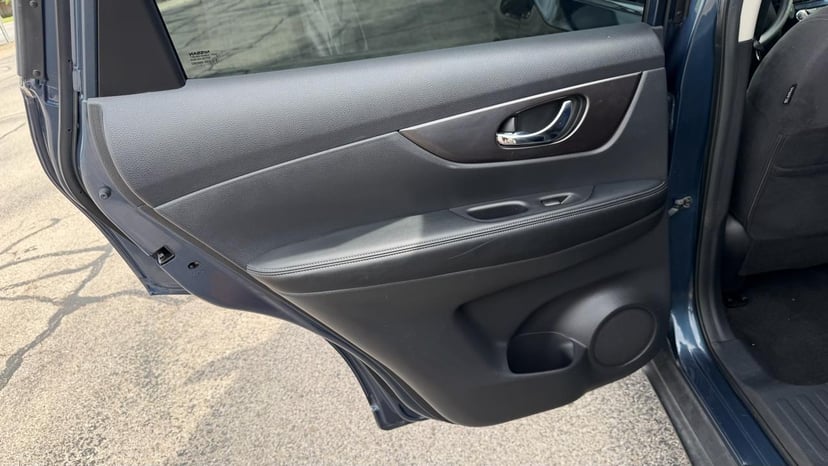 2015 NISSAN Rogue - Image 15