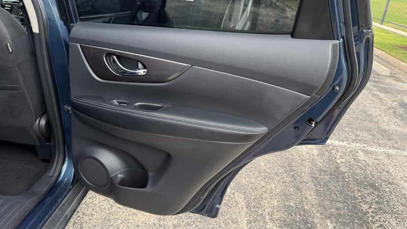 2015 NISSAN Rogue - Image 17