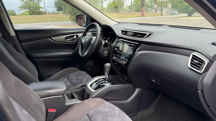 2015 NISSAN Rogue - Image 18
