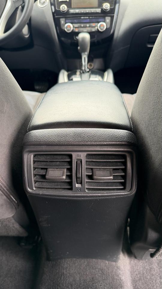 2015 NISSAN Rogue - Image 21